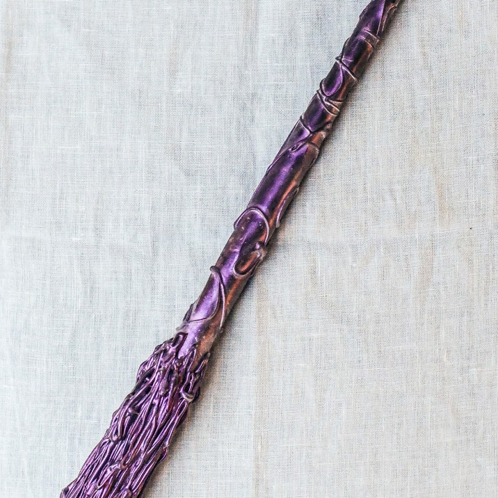 This purple wand takes it’s name from the Gaelic word for ‘snake’.