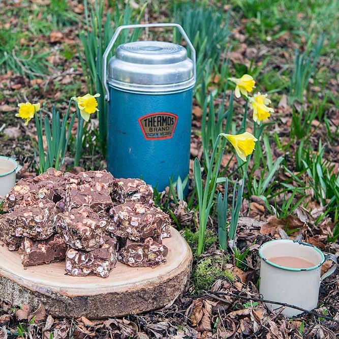 Rocky Road and a warm cup of tea in amongst the spring daffodils - perfect!