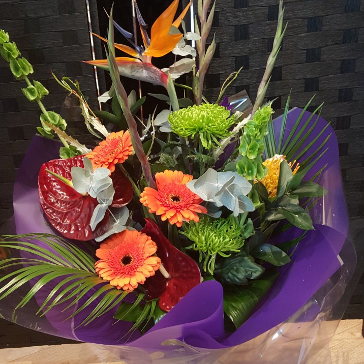 Lorna Davies is one of Perth's leading independent florists offering beautiful artisan arrangements for weddings, funerals, gifts, corporate events or just to show you care. Win a  gorgeous luxury Christmas bouquet is a floral arrangement worth £50 the perfect gift for someone or keep it for yourself!
