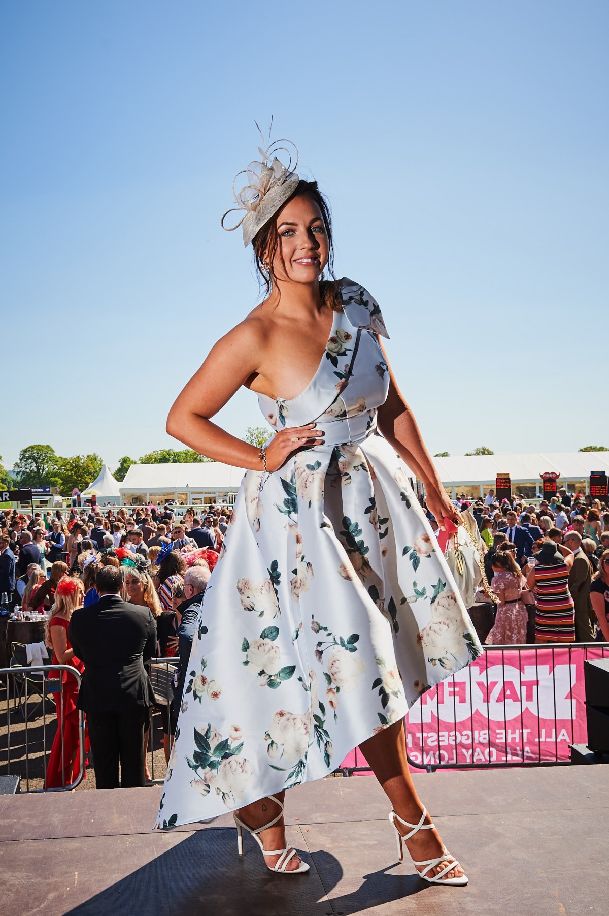 Roxanne Hausrath wowed the judges with this gorgeous dress and bagged herself the title of Perth Racecourse Ladies Day Grand Lady 2019! She won £1000 and £1000 vouchers for Eva Lucia.  Well done Roxanne!