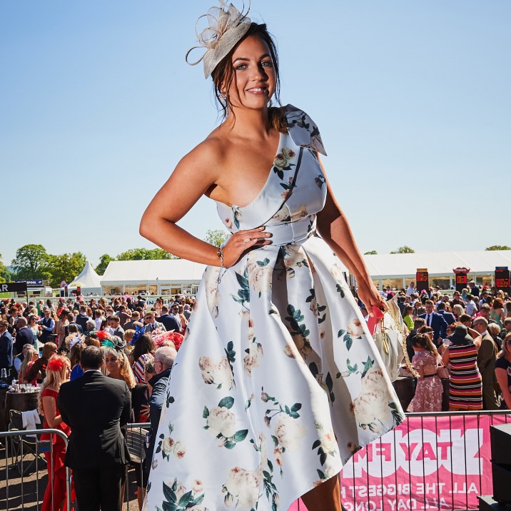 Roxanne Hausrath wowed the judges with this gorgeous dress and bagged herself the title of Perth Racecourse Ladies Day Grand Lady 2019! She won £1000 and £1000 vouchers for Eva Lucia.  Well done Roxanne!