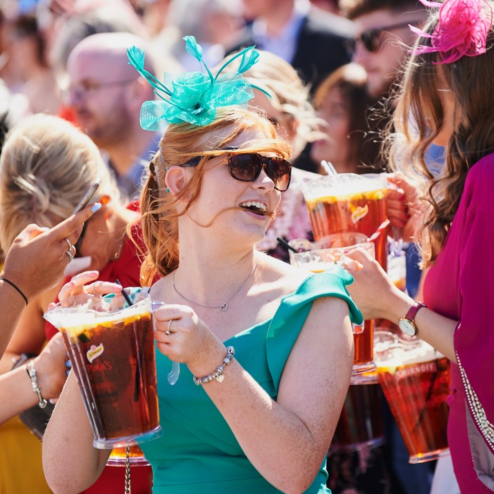 Its not a day at the races with a jug of Pimms, cheers!