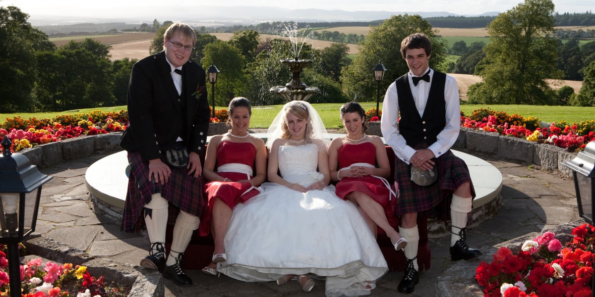 Murrayshall Weddings fountain crowd