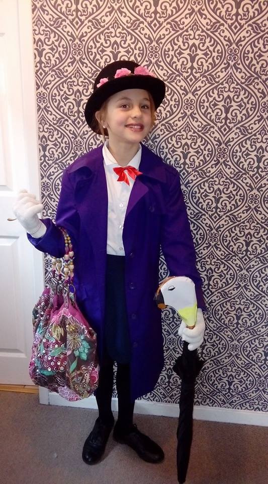 Kacey looks sweeter than a spoonful of sugar in her Mary Poppins outfit!