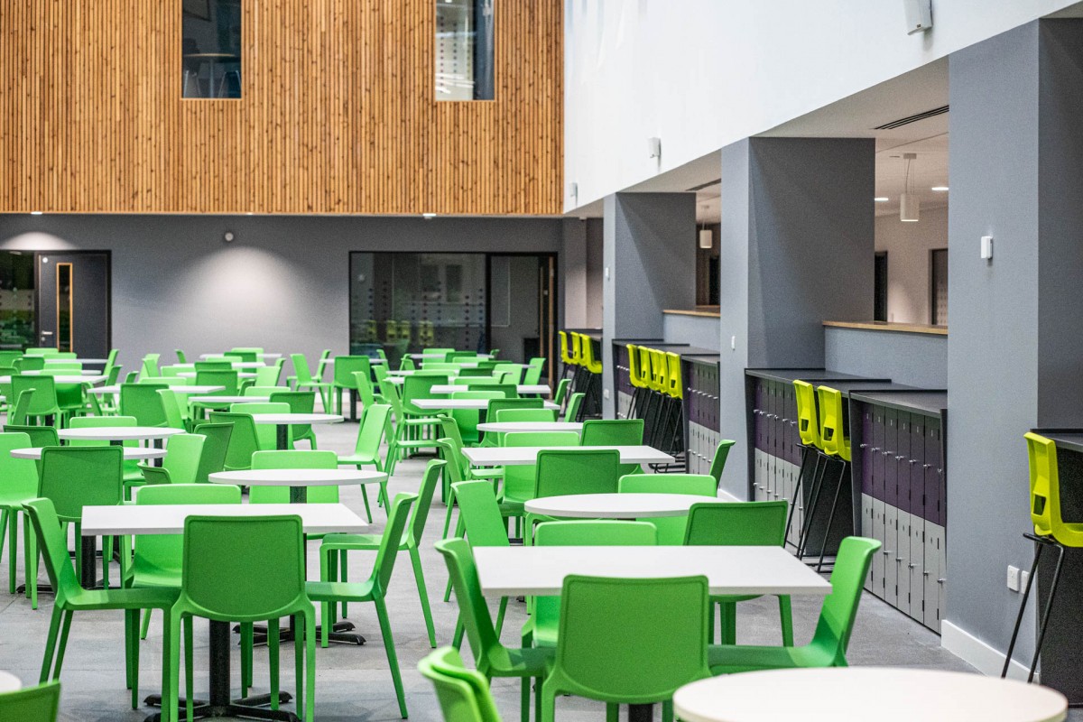 Vast social and seating areas allow the children to mix and mingle with ease over lunch time, and transform into learning zones during morning and afternoon sessions.